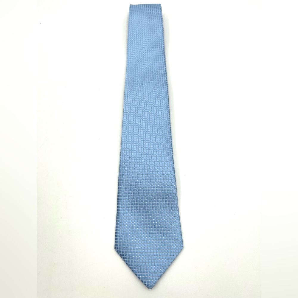 Elegant Blue and Silver Men’s Tie